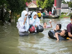 Puluhan Tahun Langganan Banjir, Warga Pertanyakan Kinerja Pemkab Gresik