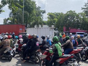 Bundaran Waru-A Yani Atau Sebaliknya Macet Horor, Pengendara Terjebak 2 Jam Bundaran Waru-A Yani Atau Sebaliknya Macet Horor, Pengendara Terjebak 2 Jam