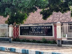 Diduga Sosialisasikan Diri Sebagai Cawabup, Kadisperpusip Situbondo Dicopot