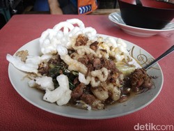 Pedas Gurih Docang Khas Cirebon Ibu Wiwi, Buka Sampai Jam 2 Dini Hari