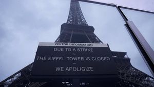 Menara Eiffel Ditutup Sementara