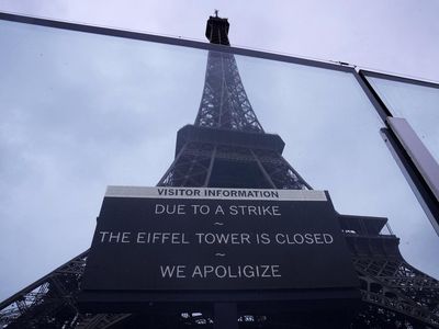 Menara Eiffel Ditutup Sementara