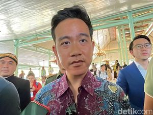 Tanggapan Gibran Ditanya soal Sikap PDIP Tolak Pakai Sirekap Tanggapan Gibran Ditanya soal Sikap PDIP Tolak Pakai Sirekap