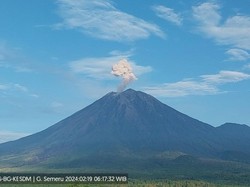 Gunung Semeru Erupsi Tiga Kali dalam Enam Jam