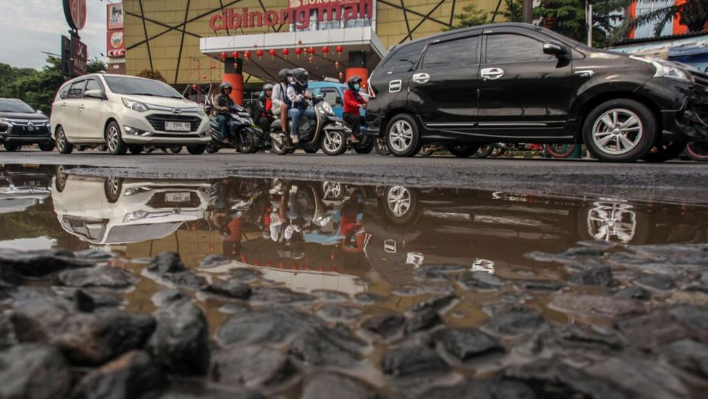 Jalan Rusak dan Berlubang di Kabupaten Bogor Jalan Rusak dan Berlubang di Kabupaten Bogor