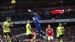 6 Kiper Premier League Paling Hobi Tinju Bola, Termasuk Andre Onana