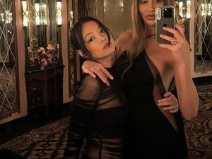 Gaya Jennie BLACKPINK Hadiri Ultah The Weeknd di LA, Gaunnya Auto Sold Out