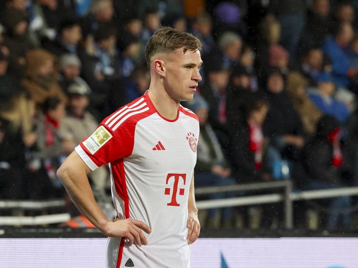 BOCHUM, GERMANY - FEBRUARY 18: Joshua Kimmich of Bayern Muenchen looks dejected during the Bundesliga match between VfL Bochum 1848 and FC Bayern München at Vonovia Ruhrstadion on February 18, 2024 in Bochum, Germany. (Photo by Marco Steinbrenner/DeFodi Images via Getty Images)