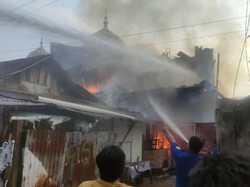 Toko Pakan Burung di Jambi Terbakar, 7 Mobil Pemadam Dikerahkan