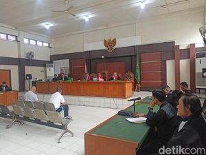 Mantan Kadis PUPR Muba yang Suap AKBP Dalizon Divonis 1,6 Tahun Penjara Mantan Kadis PUPR Muba yang Suap AKBP Dalizon Divonis 1,6 Tahun Penjara