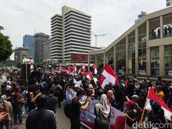 Massa Protes Pemilu Orasi Depan Bawaslu, Jl Thamrin Arah Monas Macet