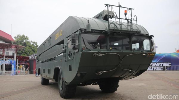 Kendaraan Amfibi Raksasa Mejeng di IIMS 2024
