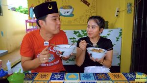 Kulineran Seru Aldi Taher Saat Makan Bareng Farida Nurhan hingga Cicip Durian