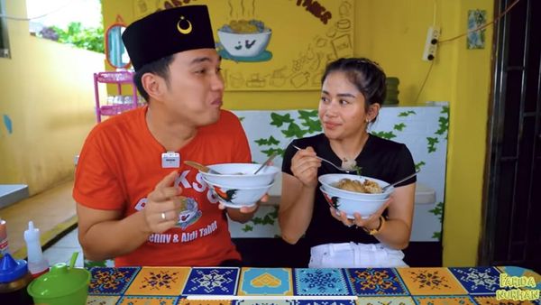 Kulineran Seru Aldi Taher Saat Makan Bareng Farida Nurhan hingga Cicip Durian
