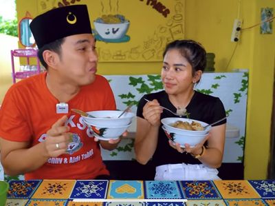 Kulineran Seru Aldi Taher Saat Makan Bareng Farida Nurhan hingga Cicip Durian