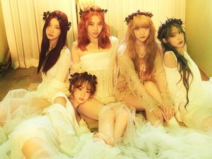 LE SSERAFIM Rilis MV Baru, Se-EASY Itu Bikin Jatuh Cinta! LE SSERAFIM Rilis MV Baru, Se-EASY Itu Bikin Jatuh Cinta!