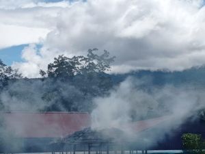 Markas Pemenangan PDIP di Jayawijaya Dibakar Massa Markas Pemenangan PDIP di Jayawijaya Dibakar Massa