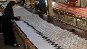 Melihat Pembuatan Batik Kalong di Soppeng Sulsel