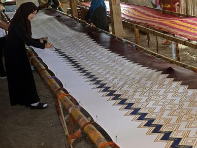 Melihat Pembuatan Batik Kalong di Soppeng Sulsel