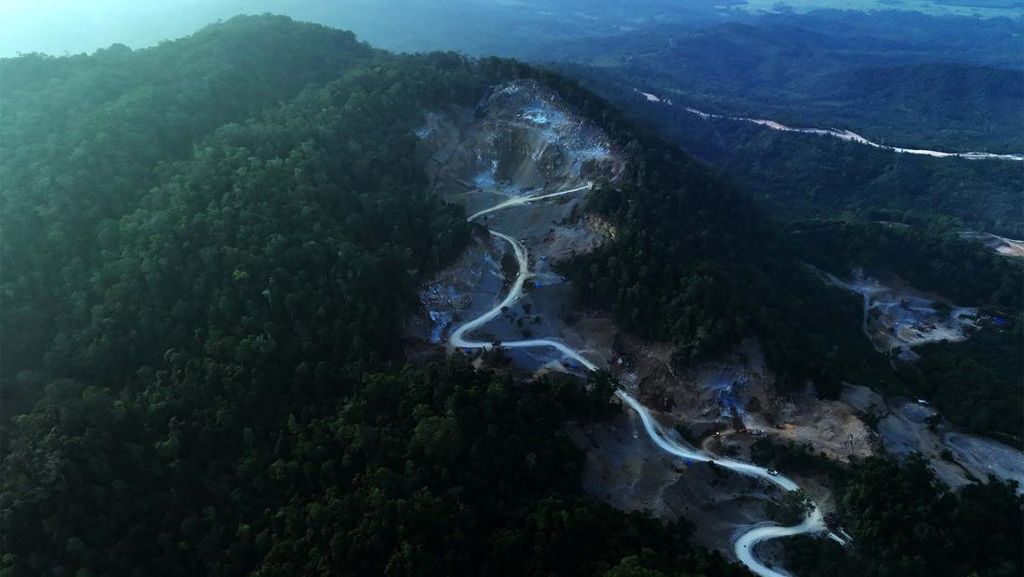 Penampakan dari Udara Tambang Batu Gunung di Konawe Selatan Penampakan dari Udara Tambang Batu Gunung di Konawe Selatan