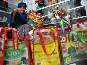 Menyulap Sampah Plastik Jadi Kerajinan Tas Menyulap Sampah Plastik Jadi Kerajinan Tas