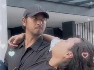 7 Gaya Seleb Parodi Digendong Mayor Teddy, Kocak Endingnya di Luar Prediksi