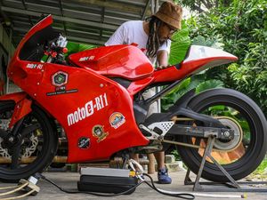Penampakan Motoe-RI 1, Motor Listrik Custom Performa Tinggi