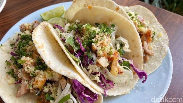 Nongkrong Makan Taco dan Mamas Loco di Resto Rumahan
