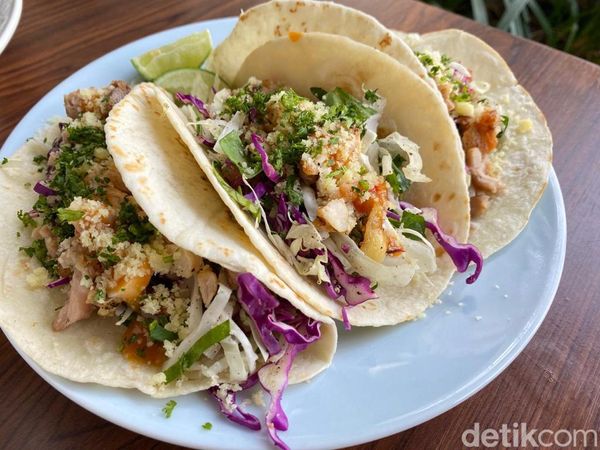 Nongkrong Makan Taco dan Mamas Loco di Resto Rumahan