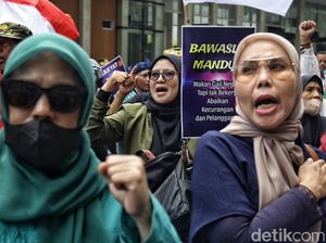 Potret Aksi di Depan Bawaslu Tolak Pemilu Curang