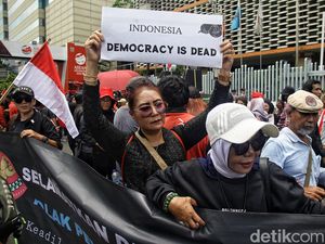 3 Kelompok Massa Gelar Aksi Tolak Intimidasi ke Bawaslu-KPU 3 Kelompok Massa Gelar Aksi Tolak Intimidasi ke Bawaslu-KPU