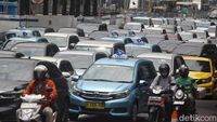 Potret Kemacetan Imbas Demo di Bawaslu
