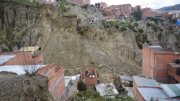 Puluhan Rumah di Bolivia Tertimbun Longsor, 3 Orang Tewas