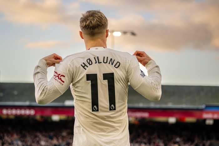 LUTON, ENGLAND - FEBRUARY 18:   Rasmus Hojlund of Manchester United celebrates scoring a goal to make the score 0-1 during the Premier League match between Luton Town and Manchester United at Kenilworth Road on February 18, 2024 in Luton, United Kingdom. (Photo by Ash Donelon/Manchester United via Getty Images)
