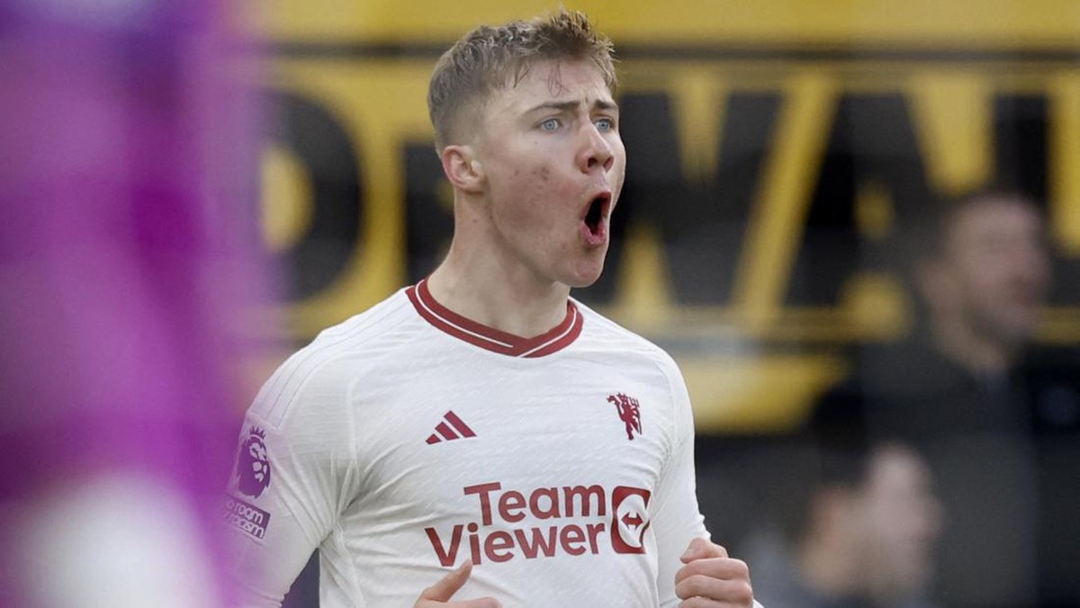 Rasmus Hojlund membuktikan diri mempunyai kecepatan. (Foto: Action Images via Reuters/PETER CZIBORRA)