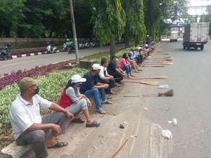 Buntut Panjang Ucapan Lurah Ancol di Balik PPSU Mogok Kerja Buntut Panjang Ucapan Lurah Ancol di Balik PPSU Mogok Kerja