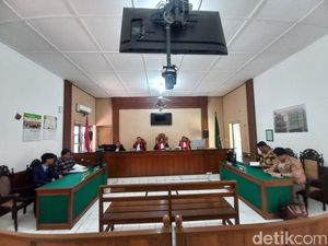 Almas Coret Tuntutan Rp 10 Juta Gugatan Wanprestasi ke Gibran, Ini Alasannya Almas Coret Tuntutan Rp 10 Juta Gugatan Wanprestasi ke Gibran, Ini Alasannya