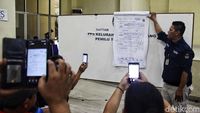 Suasana Rekap Suara Pemilu 2024 di GOR Tanah Abang