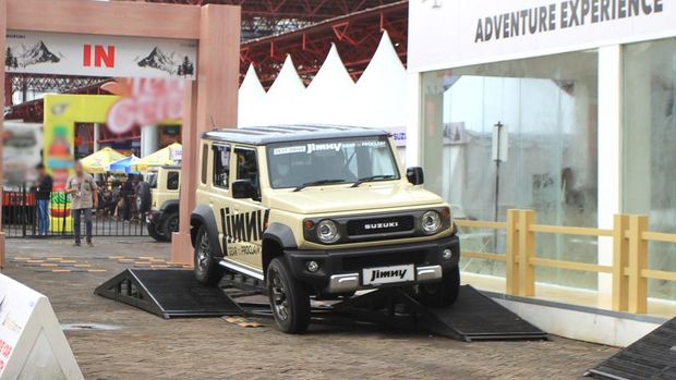 Main off road bersama Suzuki Jimny 5 pintu di arena Jimny Adventure Experience di IIMS 2024.