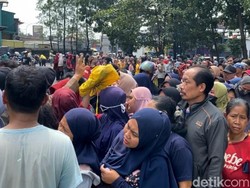 Perjuangan Berburu Beras Murah di Kota Bandung