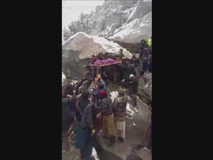 Ngeri! Penampakan Longsor Salju Tewaskan 25 Orang di Afghanistan