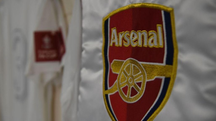 OXFORD, ENGLAND - JANUARY 09: Arsenal match pennant in the away changing room before the Emirates FA Cup Third Round match between Oxford United and Arsenal at Kassam Stadium on January 09, 2023 in Oxford, England. (Photo by Stuart MacFarlane/Arsenal FC via Getty Images)