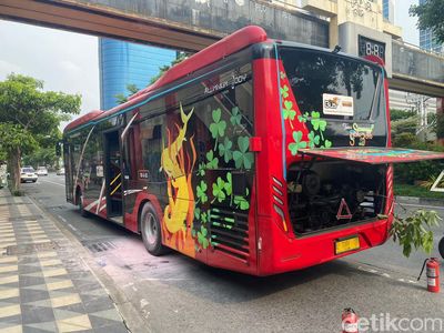 Bus Trans Semanggi Dilaporkan Terbakar Arus Lalin Mayjen Sungkono Tersendat