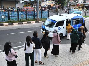 Sanksi untuk Sopir JakLingko Usai Ugal-ugalan Bikin Siswi Terjatuh Sanksi untuk Sopir JakLingko Usai Ugal-ugalan Bikin Siswi Terjatuh