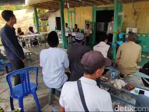 Coblos Ulang TPS di Lamongan Jumlah Pemilih Turun Coblos Ulang TPS di Lamongan Jumlah Pemilih Turun