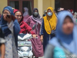 Ekspresi Kecewa Warga Babelan Tak Kebagian Beras Murah