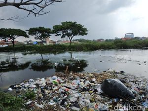 Deretan Penyakit Menghantui Warga Kampung di Atas Sampah Cirebon