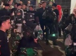Viral Gus Iqdam Dikawal Pasukan TNI Bersenjata Laras Panjang
