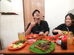 Jerome Polin Ajak Eca Aura Mukbang Pecel Lele, Ini Keseruannya!