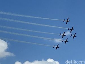 Momen Tim Jupiter TNI AU Menari di Langit Singapura, Bak Top Gun!